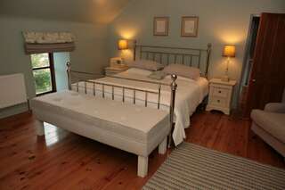 Отели типа «постель и завтрак» Honey Bee Cottage Арди Улучшенный номер с кроватью размера «king-size»-1