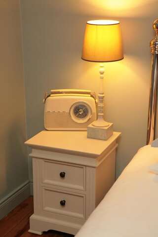 Отели типа «постель и завтрак» Honey Bee Cottage Арди Улучшенный номер с кроватью размера «king-size»-4