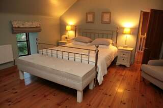 Отели типа «постель и завтрак» Honey Bee Cottage Арди Улучшенный номер с кроватью размера «king-size»-5