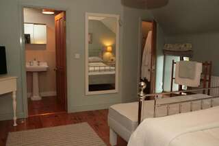 Отели типа «постель и завтрак» Honey Bee Cottage Арди Улучшенный номер с кроватью размера «king-size»-8