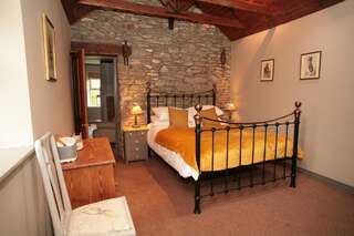 Отели типа «постель и завтрак» Honey Bee Cottage Арди Номер Делюкс с кроватью размера «king-size»-4
